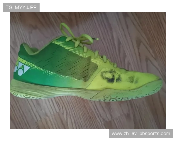 羽毛球左脚磨损 羽毛球左脚磨损